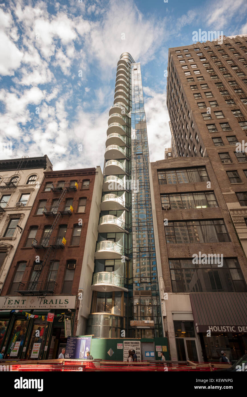 The 21-story sliver building at 19 Park Place in Tribeca in New York on Tuesday, October 10, 2017. Designed by Ismael Levya the building is a mere 25 feet wide with 24 condominiums. (© Richard B. Levine) Stock Photo