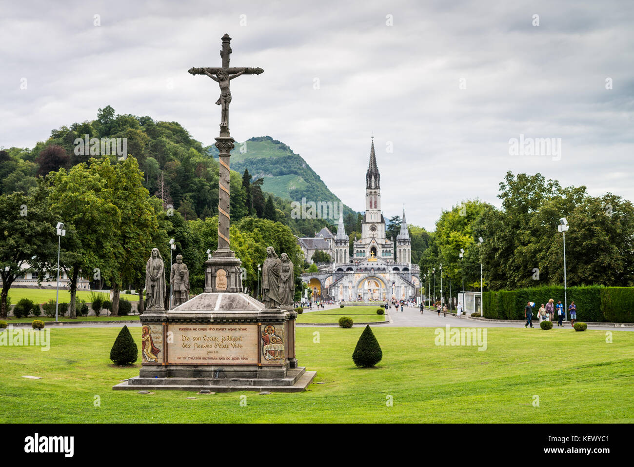 Basilica of our Lady of the Rosary / Notre Dame du Rosaire de Lourdes