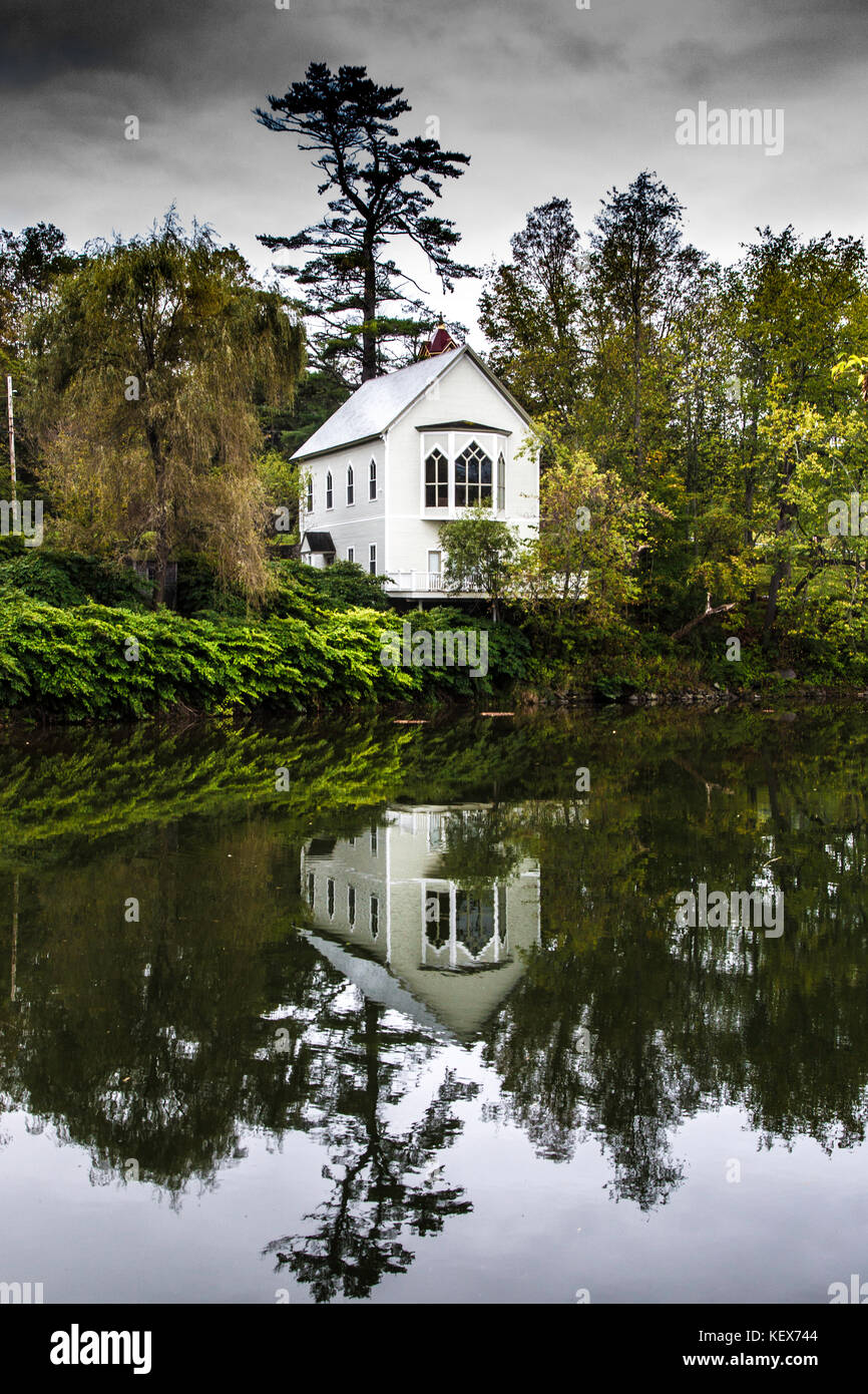 House overlooking the Ottauquechee River, Quechee, VT Stock Photo Alamy