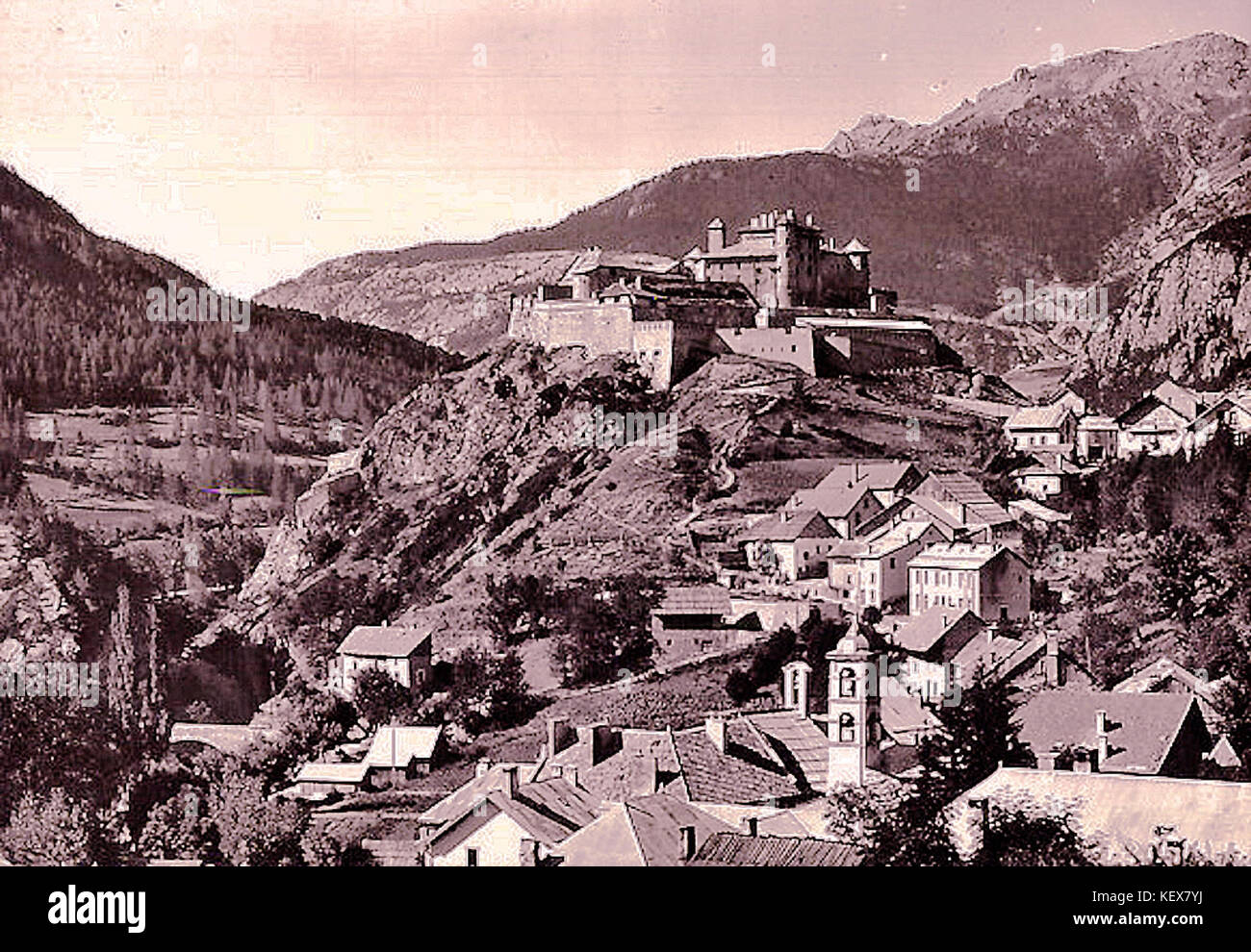 Chateau Queyras Vue d'ensemble Stock Photo Alamy