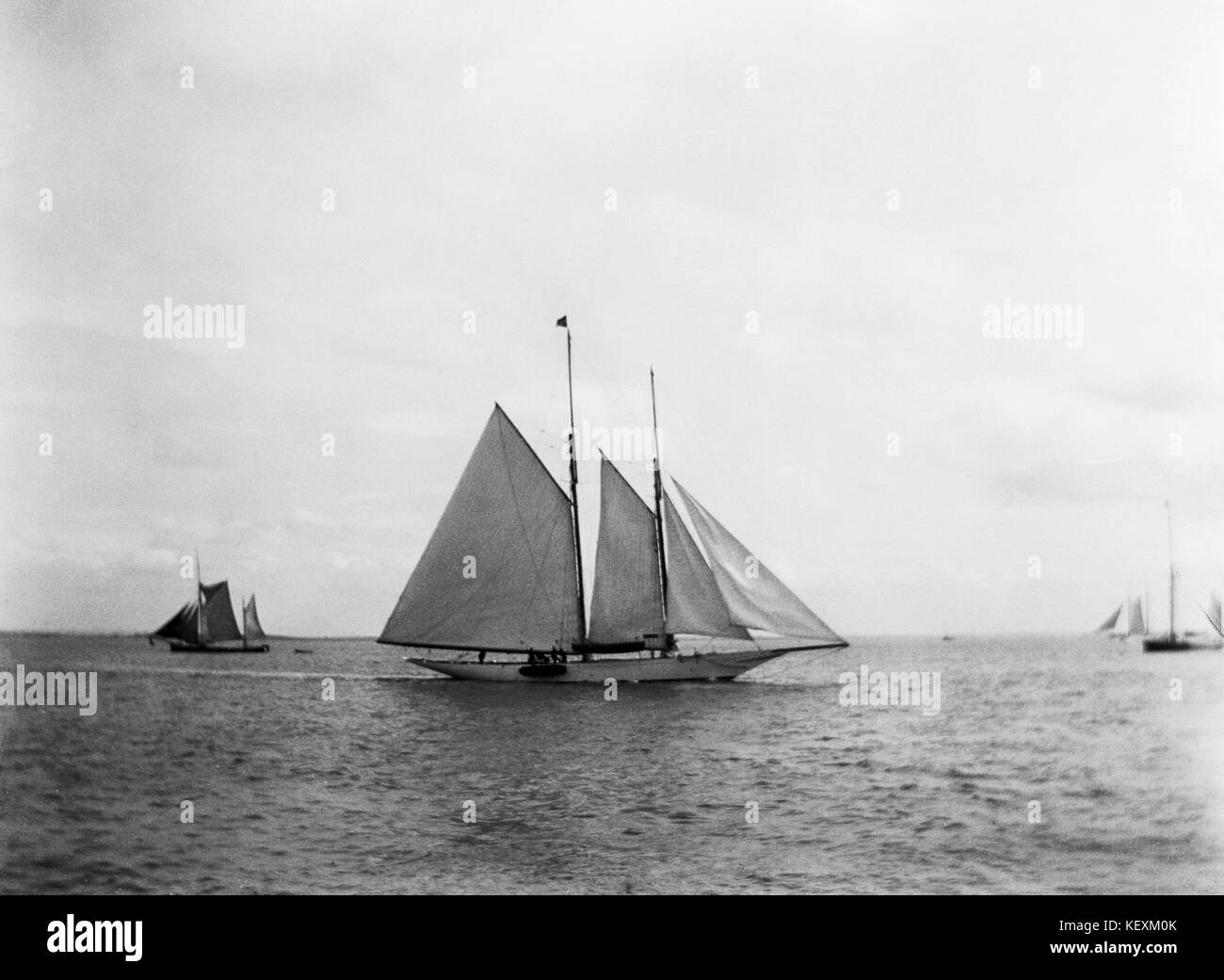 AJAXNETPHOTO. 1900S(APPROX). SOLENT, ENGLAND. - SCHOONER YACHT UNDER WAY IN THE SOLENT. PHOTOGRAPHER:UNKNOWN © DIGITAL IMAGE COPYRIGHT AJAX VINTAGE PICTURE LIBRARY SOURCE: AJAX VINTAGE PICTURE LIBRARY COLLECTION REF:AVL YAB 1900 5 Stock Photo