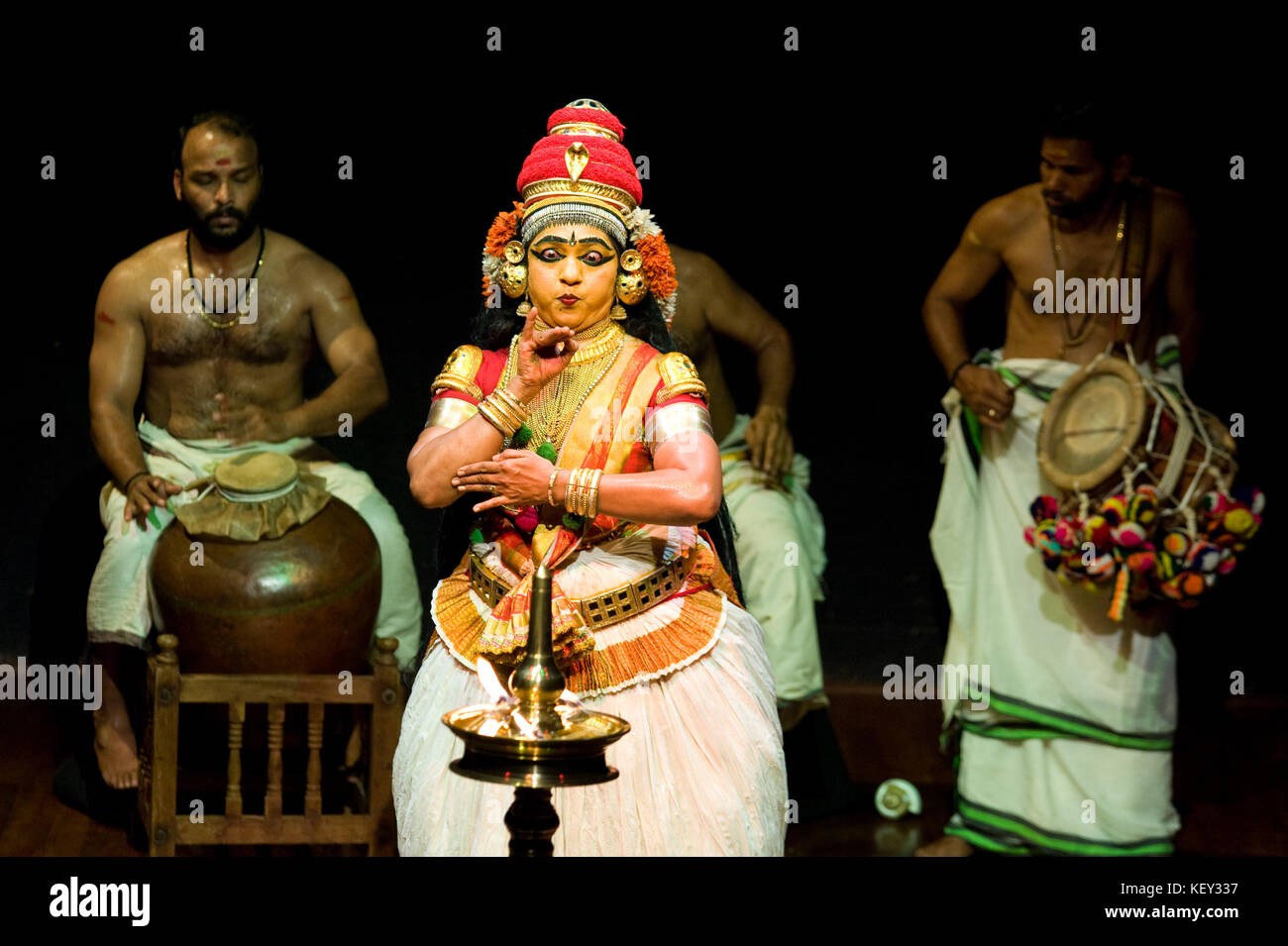 Akrura’s Journey – A Nangiar Koothu performance. It describes Akrura’s journey to Vrindavan to meet Krishna and Balarama and bring them over to Mathur Stock Photo