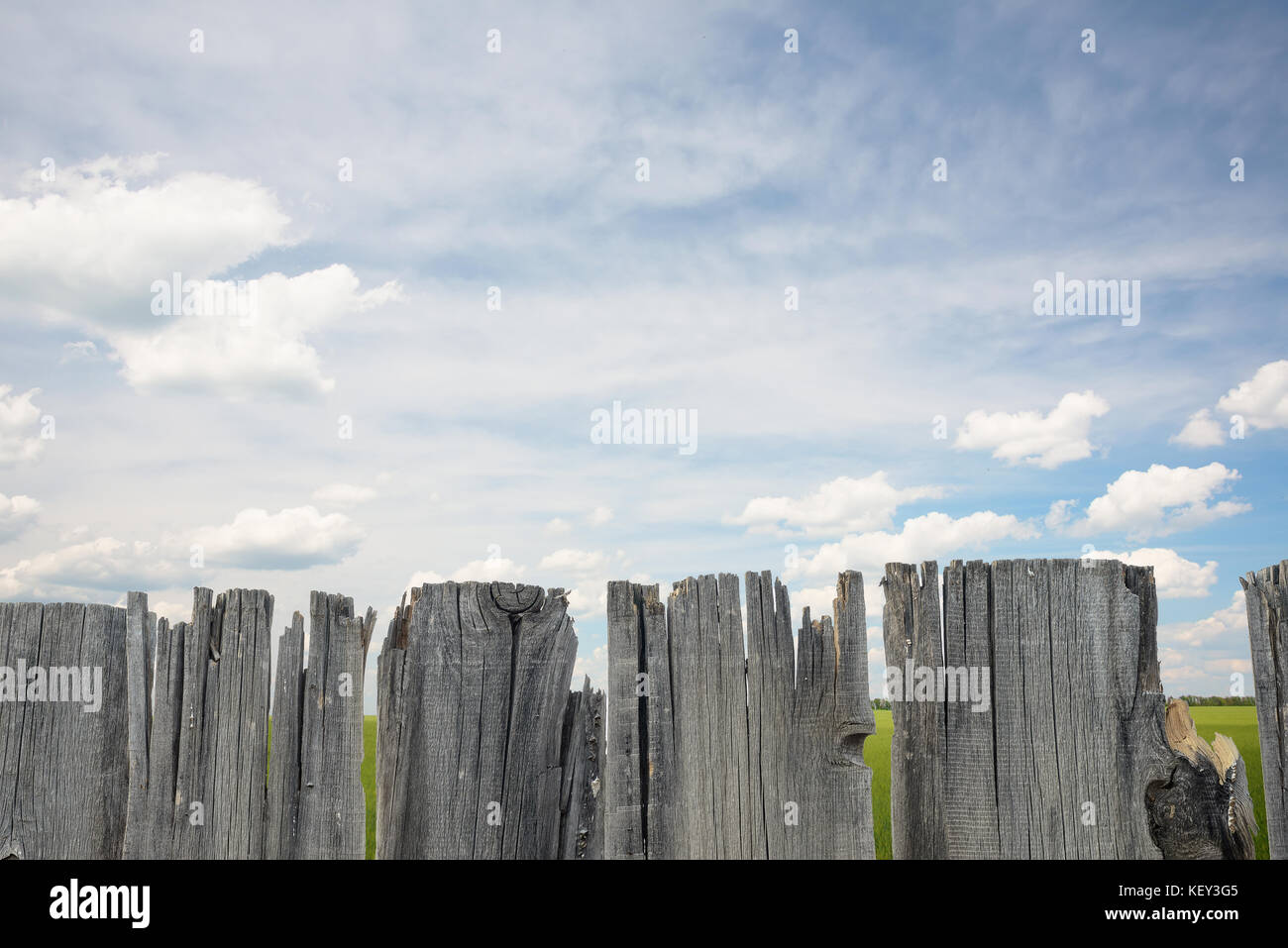 Landscape timber fence hi-res stock photography and images - Alamy