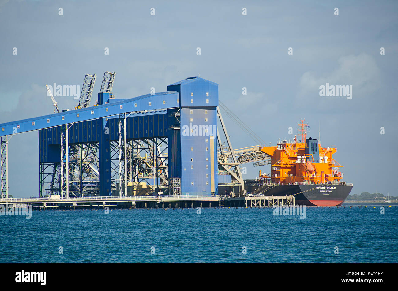 Kwinana bulk grain loading facility loading ship, rockingham, western australia Stock Photo