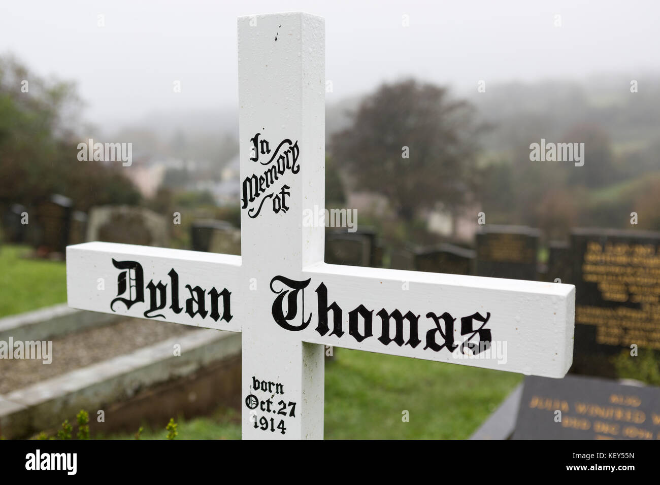 Simple white cross marking the grave of Welsh poet and writer Dylan ...
