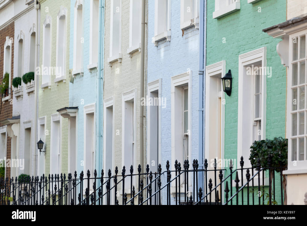 Colourful houses chelsea london hi-res stock photography and images - Alamy