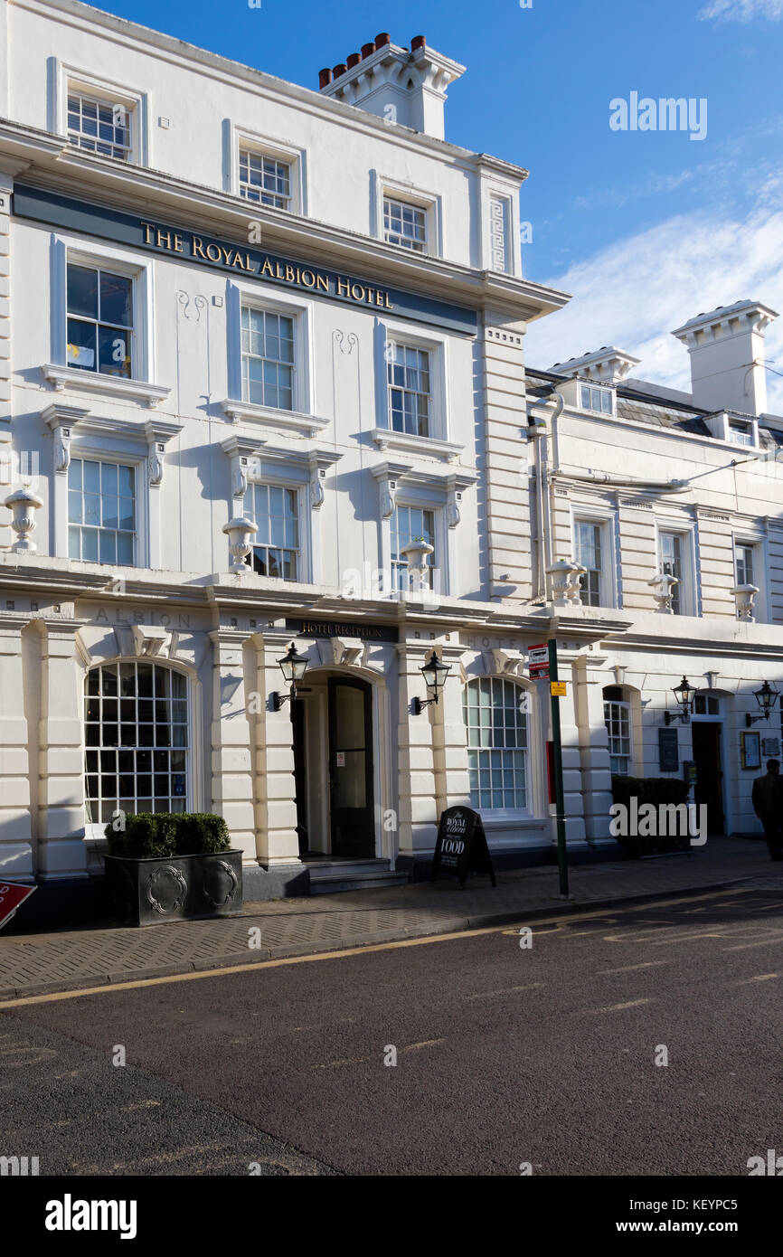Large seafront hotel hi-res stock photography and images - Alamy
