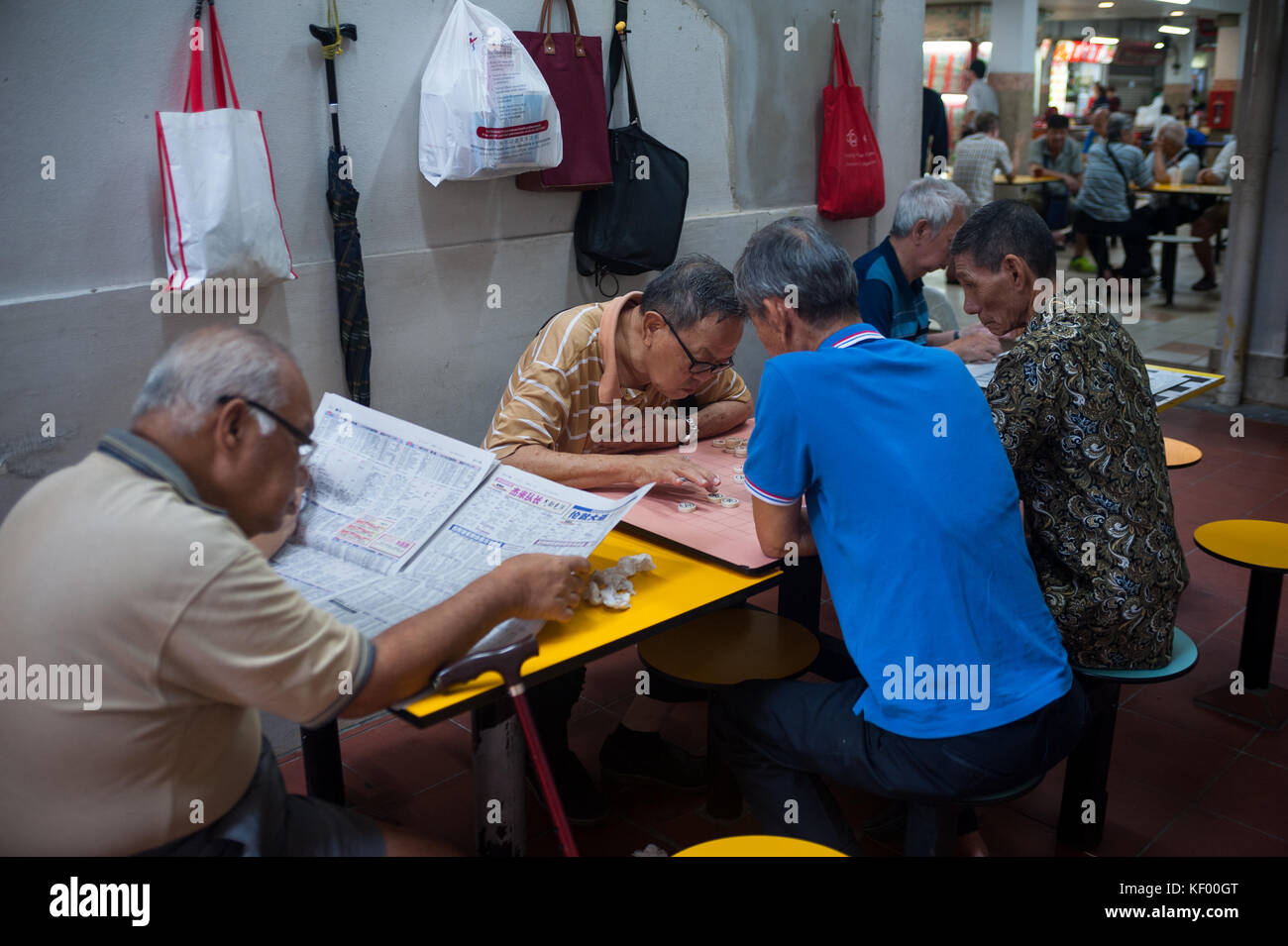 20.10.2017, Singapore, Republic of Singapore, Asia - Elderly men play Chinese chess, also known as Xiangqi in Singapore's Chinatown district. Stock Photo