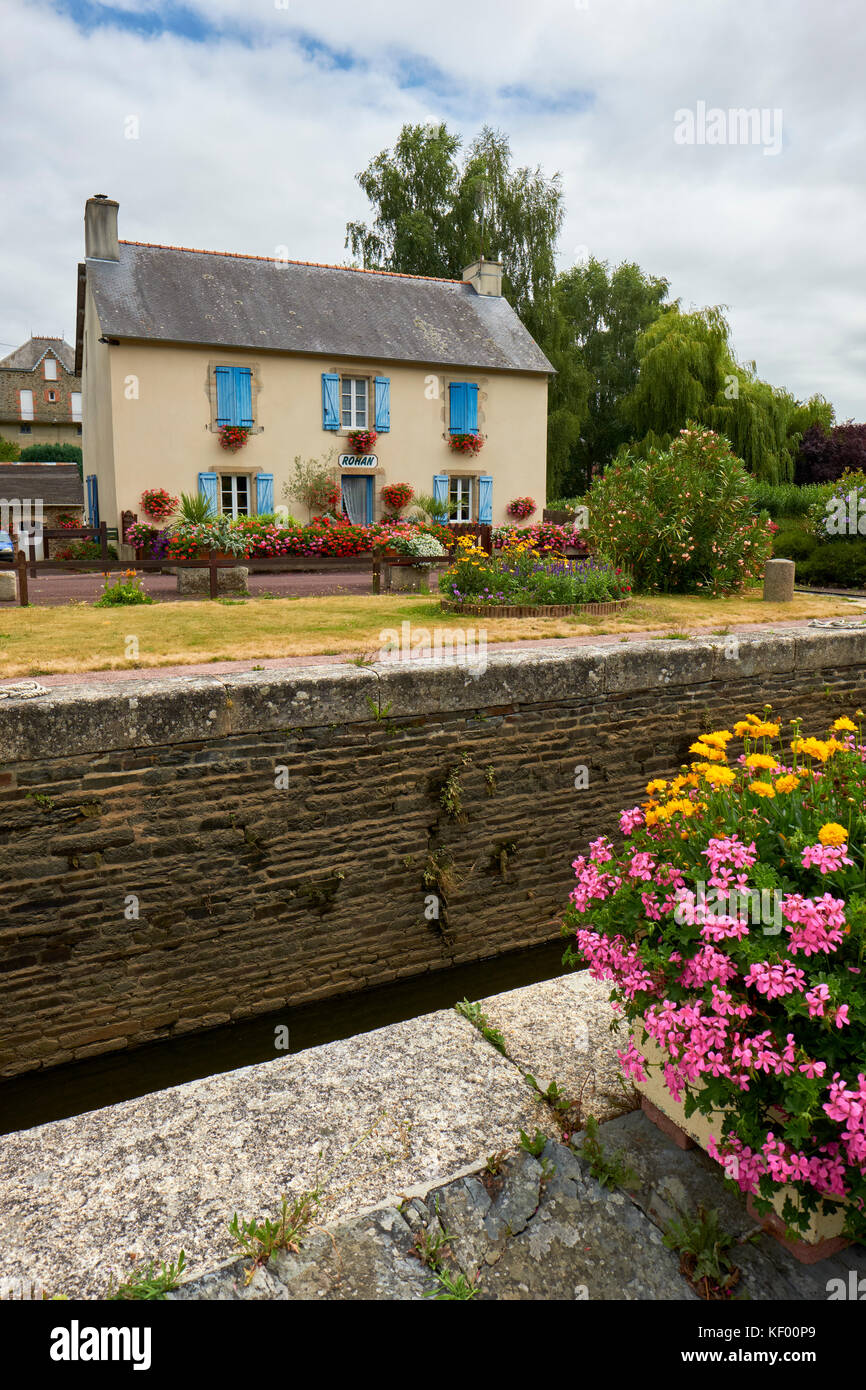 The Rohan lock keepers cottage on the Nantes Brest canal in Morbihan