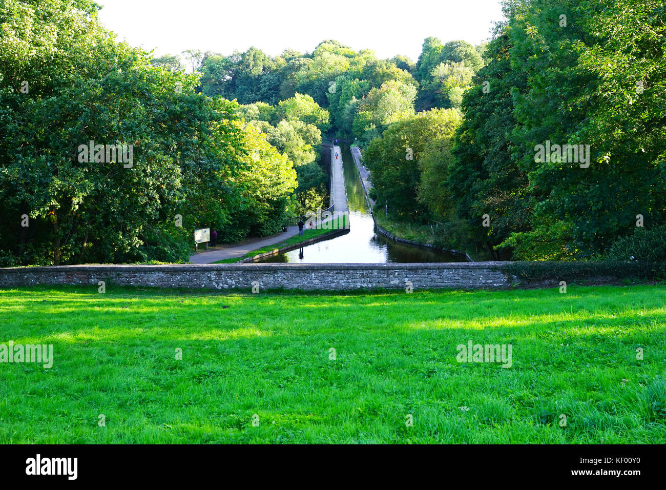 The Llangollen canal and Aqueduct at Chirk, Wales, UK Stock Photo Alamy