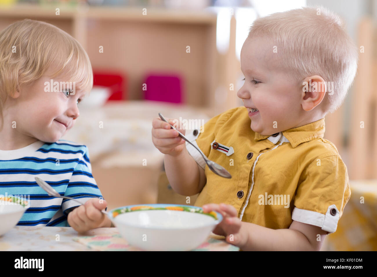 Children eating in kindergarten Stock Photo - Alamy