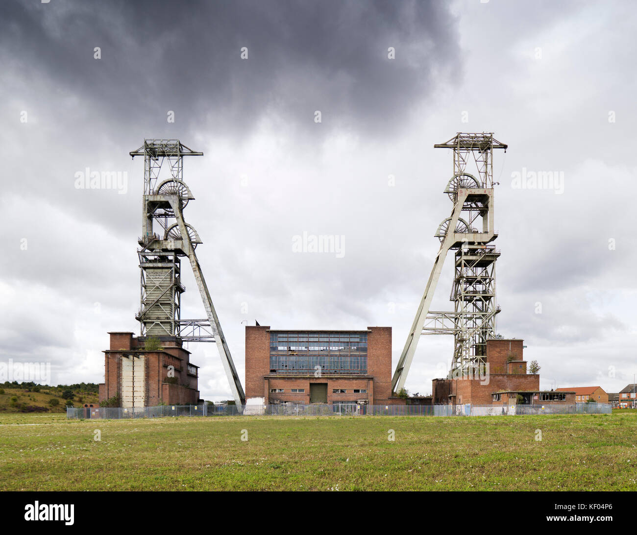 Clipstone Colliery, Clipstone, Nottinghamshire. 1953 to the designs of architects Young and Purves of Manchester. General view of listed headstocks an Stock Photo