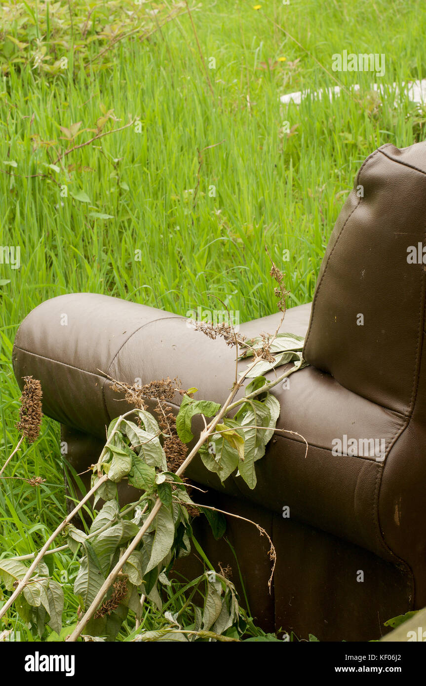 Rubbish dumped sofa hires stock photography and images Alamy