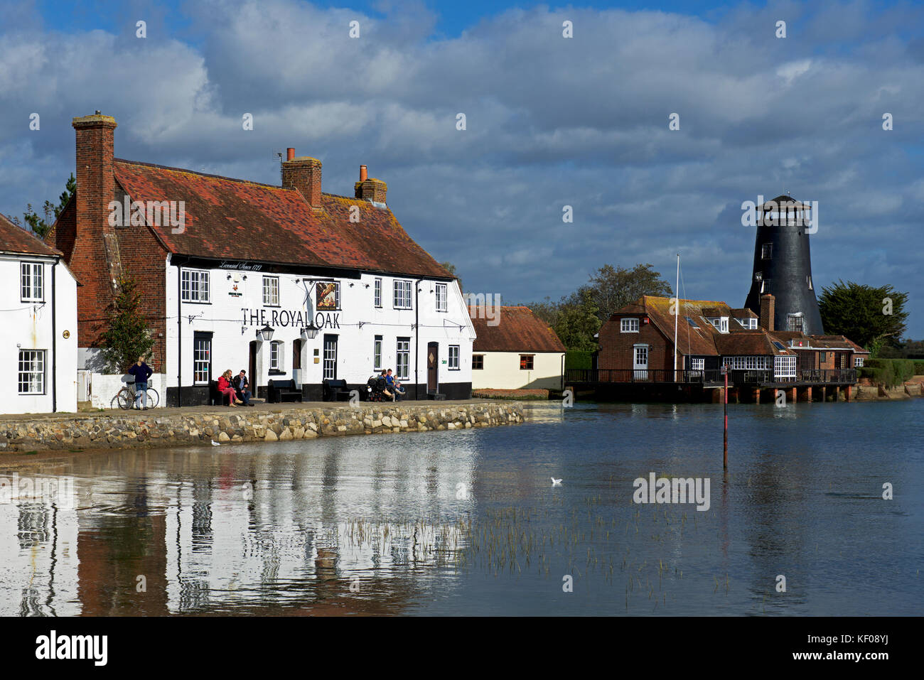 The Royal Oak pub, Langstone, Havant, Hampshire, England UK Stock Photo