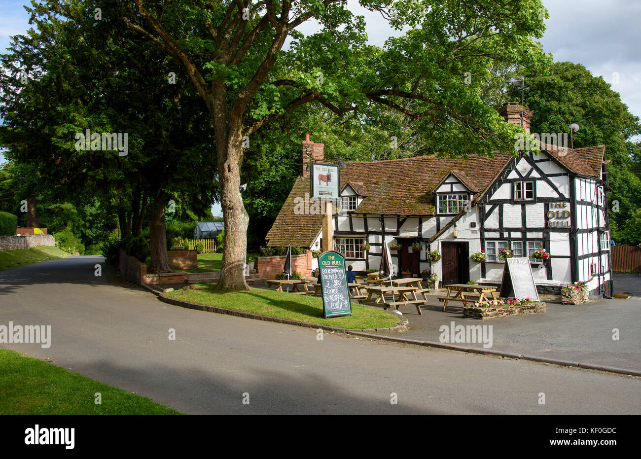 The Old Bull public house, Inkberrow, Worcestershire. The Bull, the fictional Ambridge pub, is supposed to be based on the Old Bull. Stock Photo