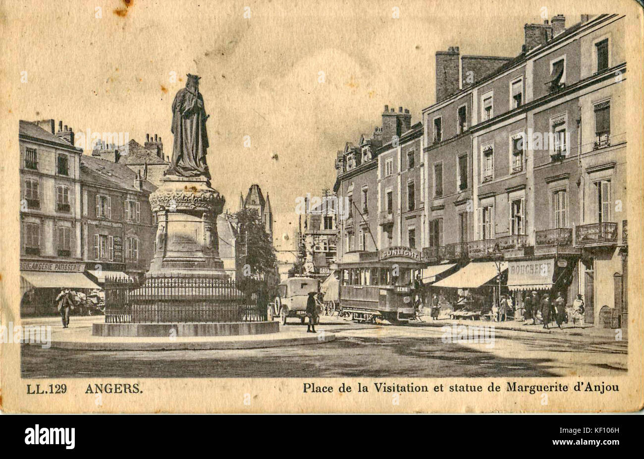 LL 129 ANGERS Place de la Visitation et statue de Marguerite d'Anjou