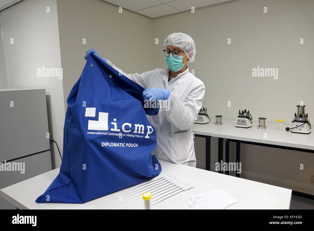 Diplomatic pouch hires stock photography and images Alamy