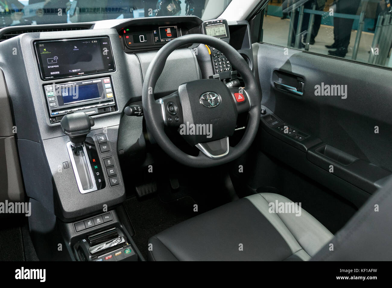Tokyo, Japan. 25th Oct, 2017. The interior of the Toyota JPN Taxi vehicle on display during the 45th Tokyo Motor Show 2017 in Tokyo Big Sight on October 25, 2017, Tokyo, Japan. Tokyo Motor Show 2017 will showcase new mobility solutions from over 153 Japanese and overseas automakers. The exhibition is open to the public from October 26 to November 5. Credit: Rodrigo Reyes Marin/AFLO/Alamy Live News Stock Photo