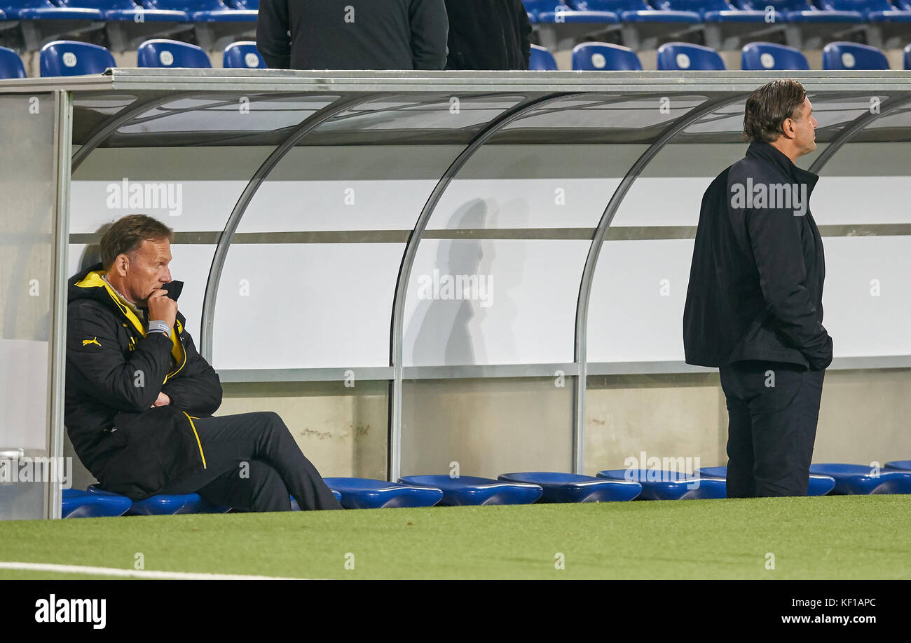 Magdeburg, Germany. 24th Oct, 2017. DFB-Pokal Soccer match, Magdeburg, October 24, 2017 Hans-Joachim Watzke, managing director, BVB-Boss talks with Michael ZORC, BVB Manager 1.FC MAGDEBURG - BORUSSIA DORTMUND 0-5 DFB-Pokal Soccer match in Magdeburg, October 22, 2017, Season 2017/2018 Credit: Peter Schatz/Alamy Live News Stock Photo