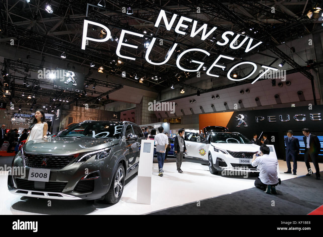 Tokyo, Japan. 25th Oct, 2017. (L to R) Peugeot 5008 SUV and 3008 SUV vehicles on display during the 45th Tokyo Motor Show 2017 in Tokyo Big Sight on October 25, 2017, Tokyo, Japan. Tokyo Motor Show 2017 will showcase new mobility solutions from over 153 Japanese and overseas automakers. The exhibition is open to the public from October 26 to November 5. Credit: Rodrigo Reyes Marin/AFLO/Alamy Live News Stock Photo