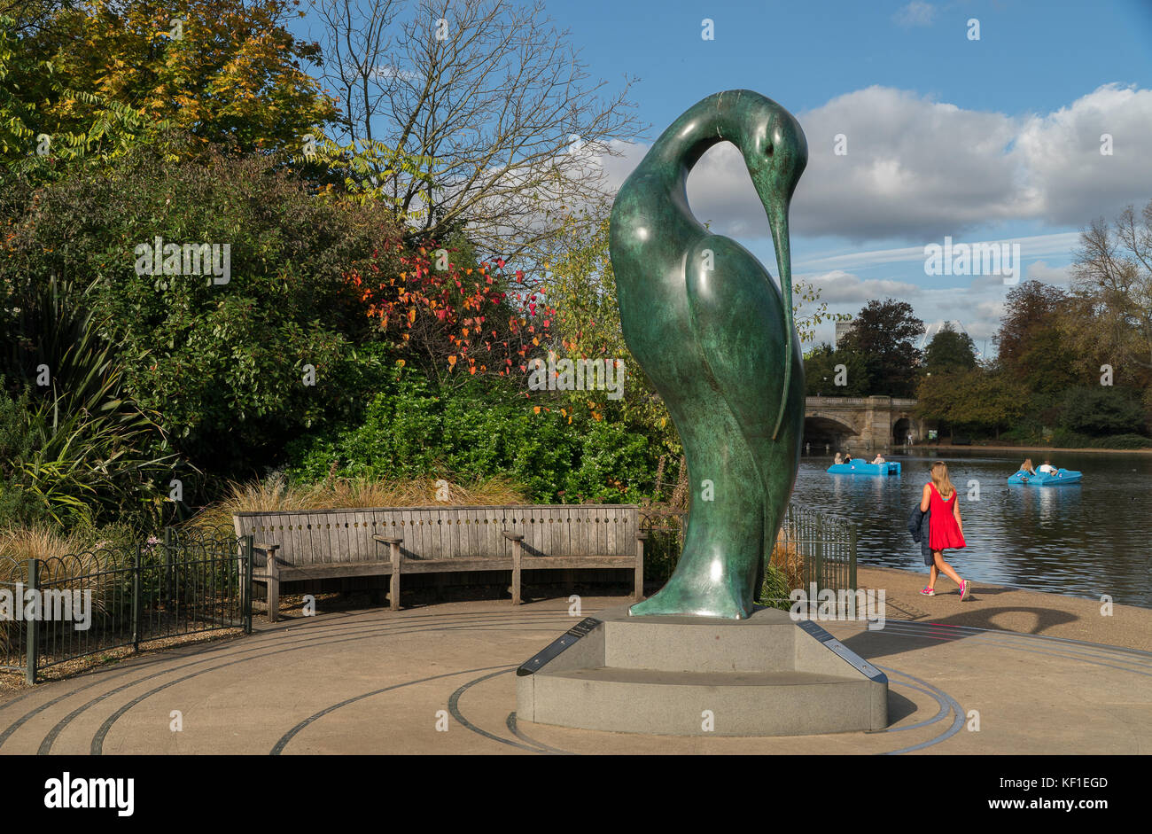 London, UK. 25th Oct, 2017. Autumn in London Serenity, a bronze