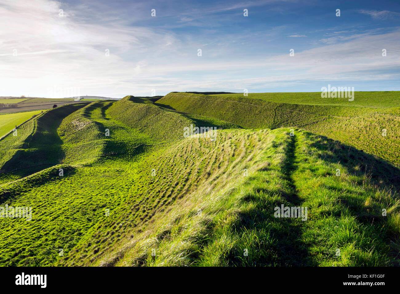 Maiden Castle, Dorchester, UK.  25th October 2017.  UK Weather.  Late afternoon autumn sunshine at Maiden Castle iron age hill fort near Dorchester in Dorset.  Photo Credit: Graham Hunt/Alamy Live News Stock Photo