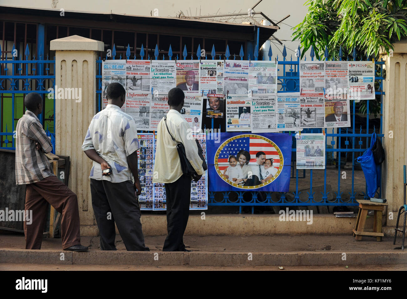 MALI, Bamako , newspaper stand with newspapers in french language and image of Barack and Michelle Obama family Stock Photo