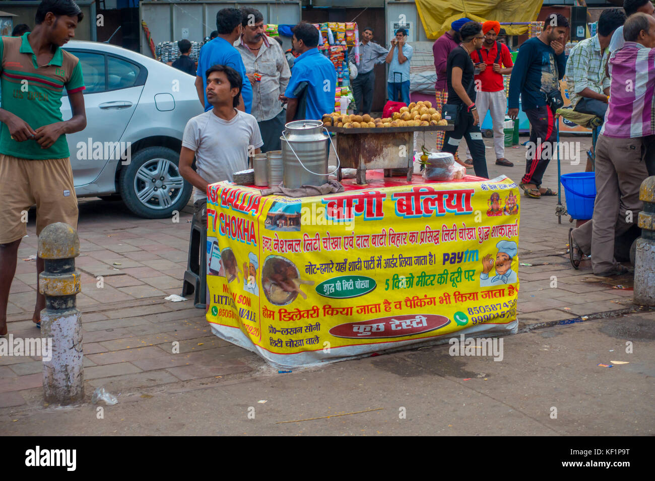 Delhi, India September 25, 2017 Outdoor view of small cart selling