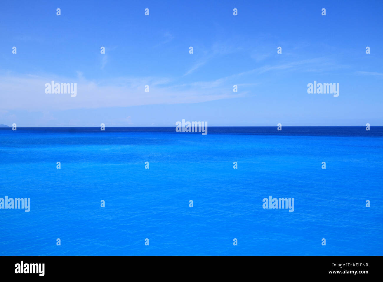 Blue sea and sky horizon background Stock Photo - Alamy