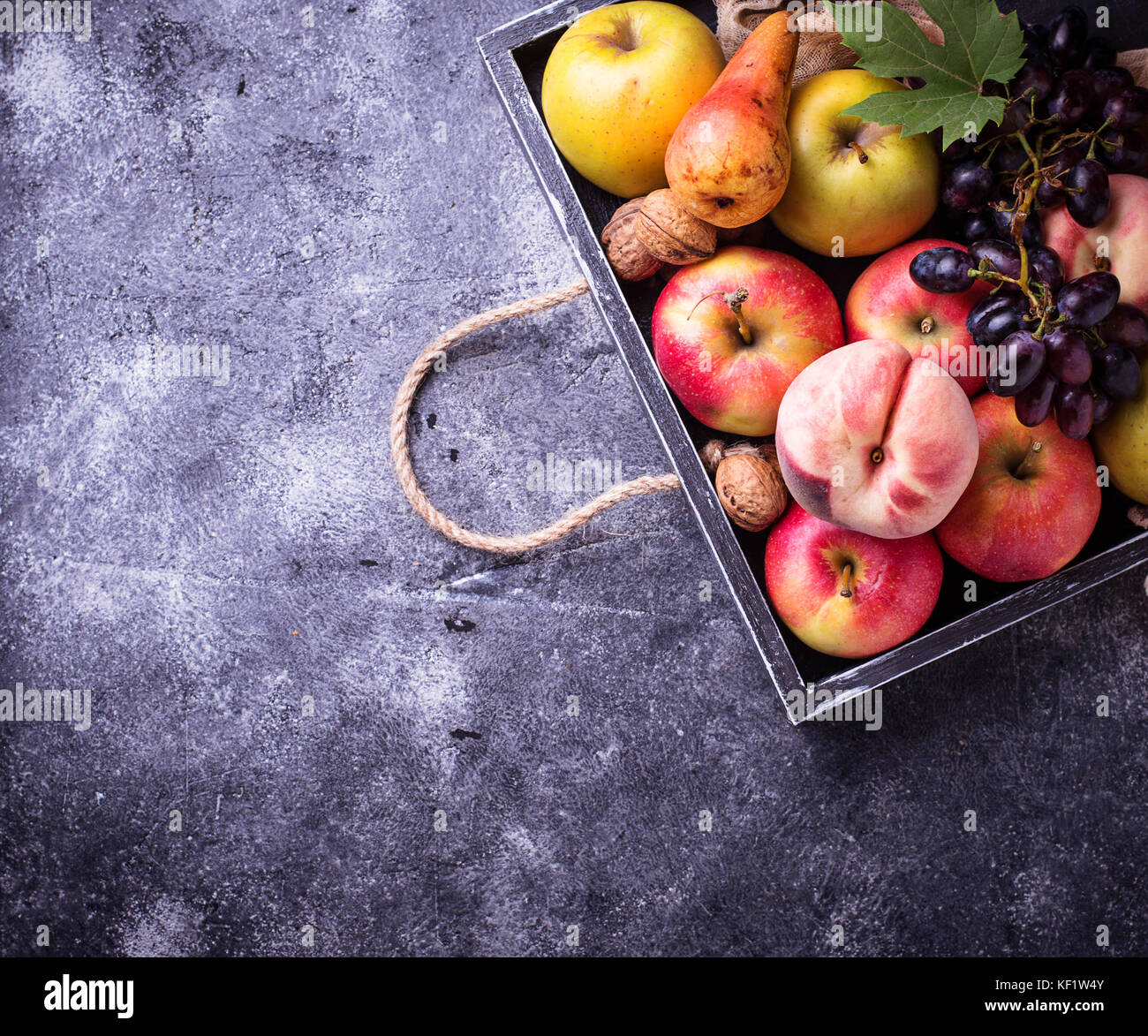 Fresh fruits. Apples, pears, grape and peaches Stock Photo Alamy