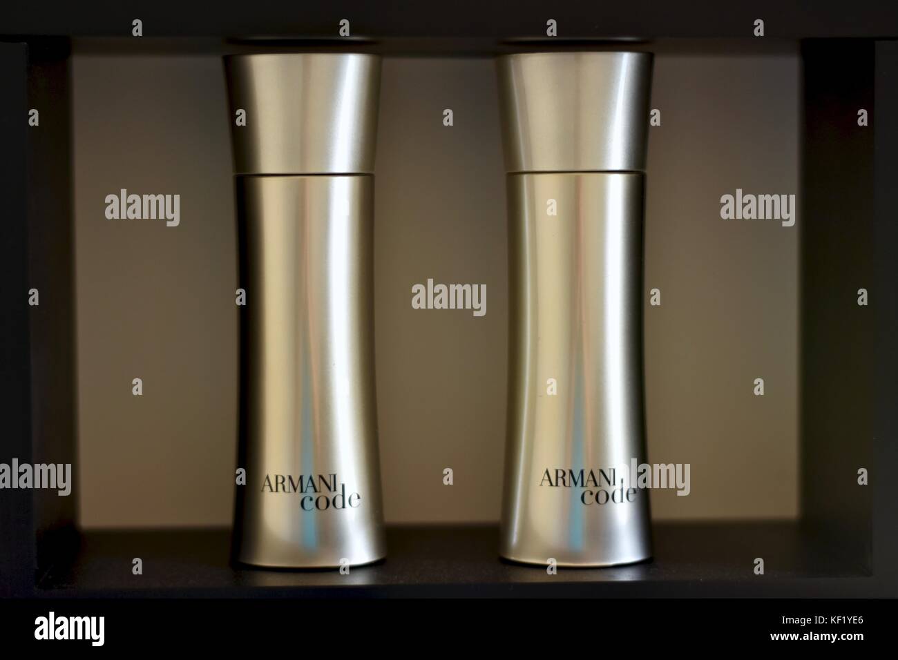Fragrance on shelf hi res stock photography and images Alamy