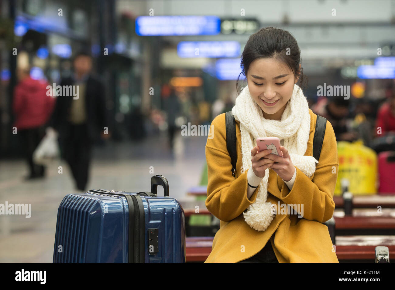 Young women at the railway station Stock Photo - Alamy