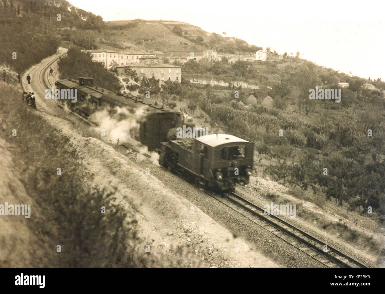 Treno in transito sulla ferrovia Saline Volterra Stock Photo