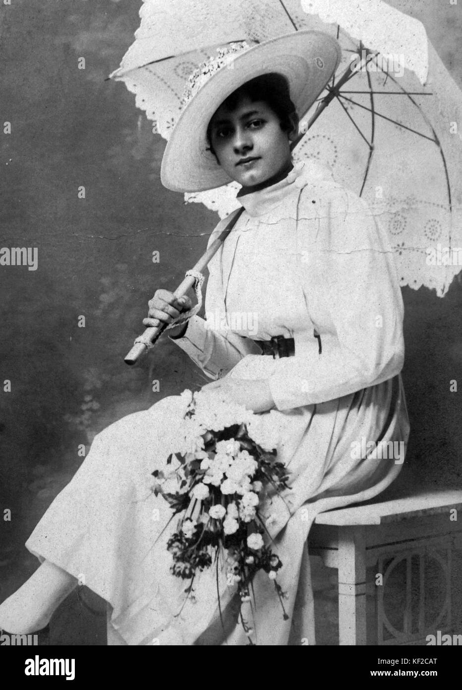 Woman, portrait, umbrella, bouquet, hat, fashion, studio  8262 Stock Photo