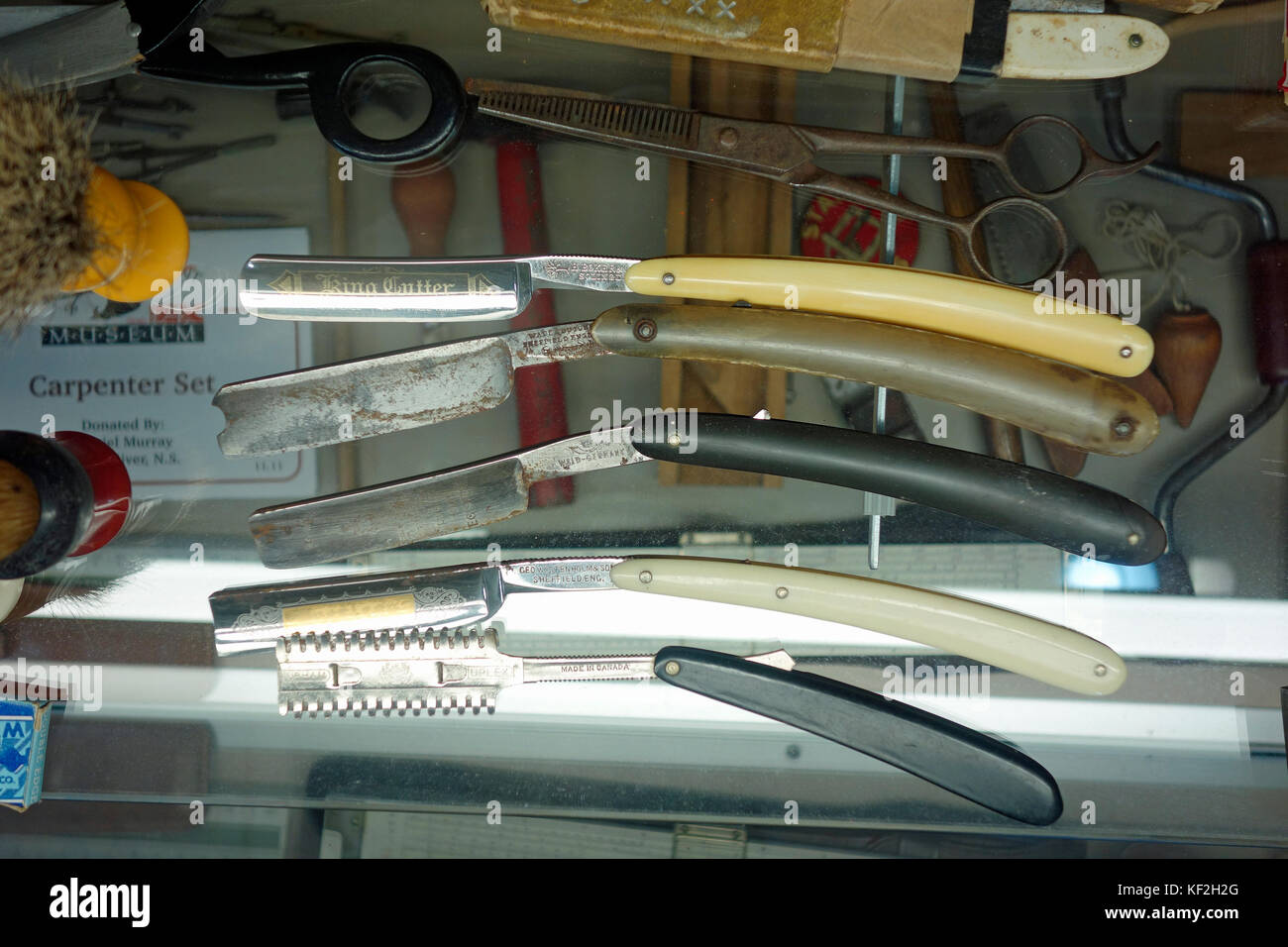 a display of old antique straight shaving razors Stock Photo Alamy