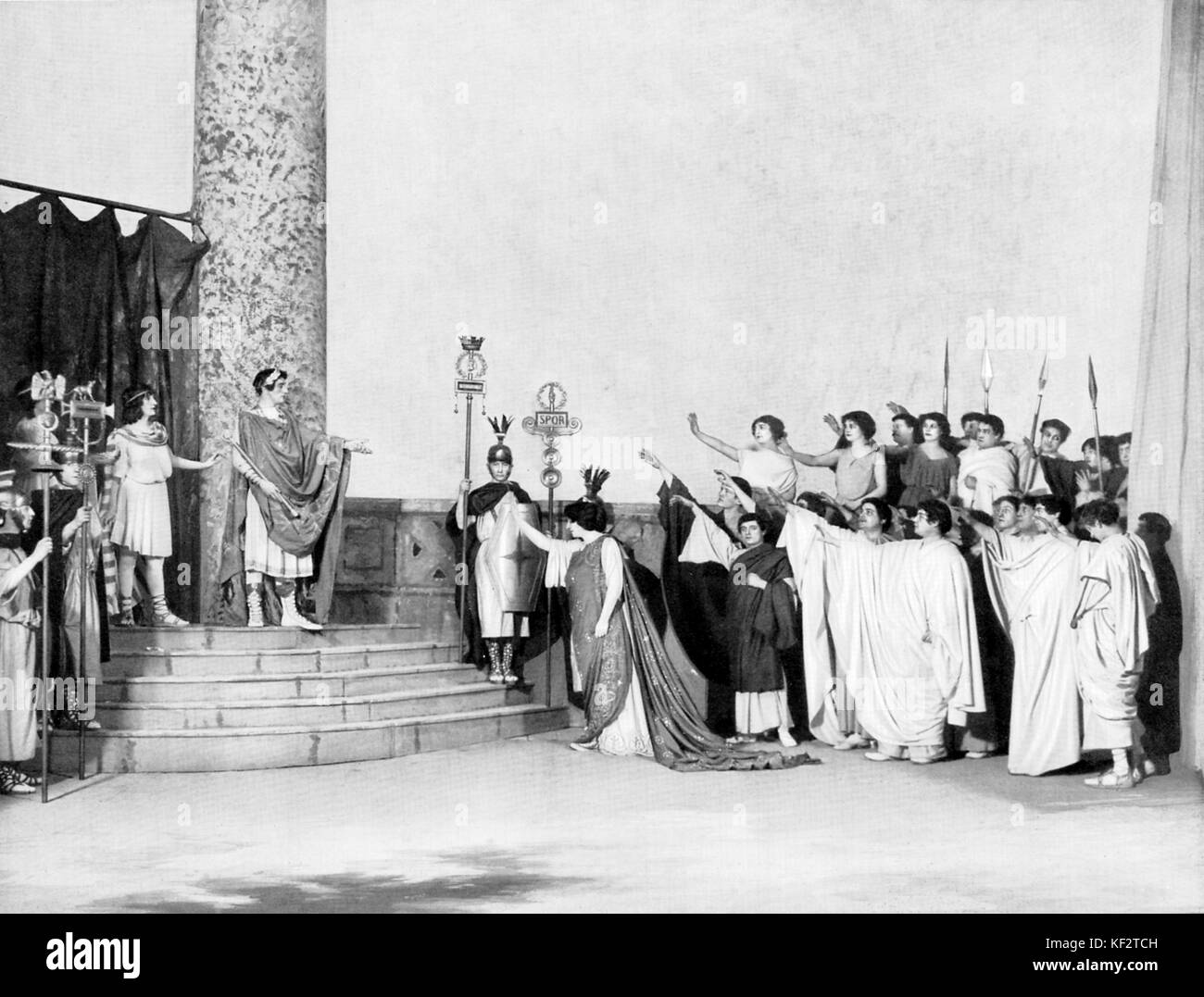 L'incoronazione di Poppea / The Coronation of Poppea - Italian baroque opera by Claudio Monteverdi. With Romanitza as the Page, Coulomb as Nero / Nerone and Croiza as Poppea, tableau 5. Set design by Charles Guerin. Performed at Theatre des Arts, 1913. Photo by Bert. CM: Italian composer, 15 May 1567 - 29 November 1643. Stock Photo