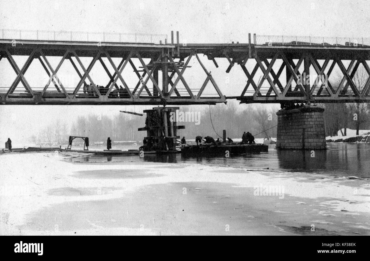 Railway bridge, war damage, bridge building, sapper, pontoon, First