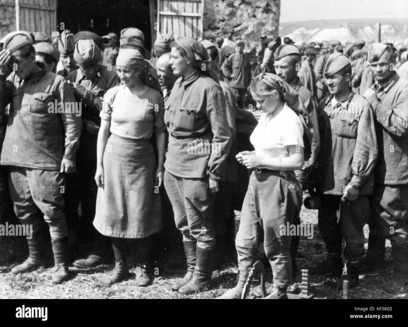 Prisoner of war, woman soldier, Soviet soldier  73899 Stock Photo