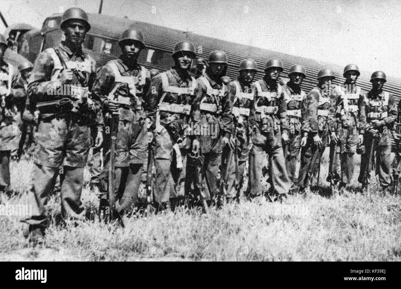 Soldiers trained in combat Black and White Stock Photos & Images - Alamy