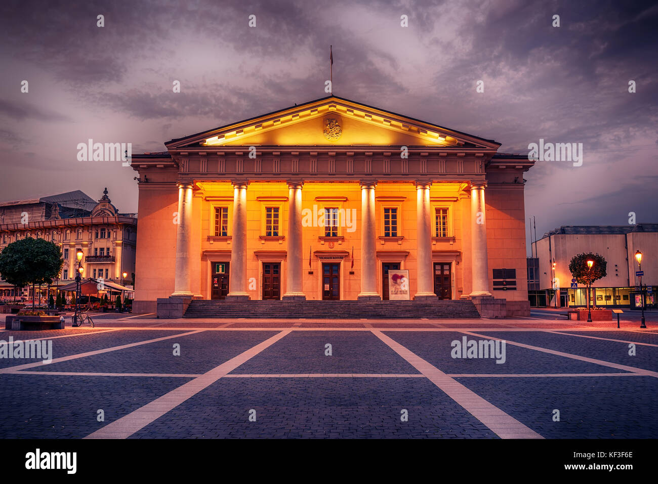 Vilnius, Lithuania: the Town Hall, Lithuanian Vilniaus rotuse, in the square of the same name Stock Photo