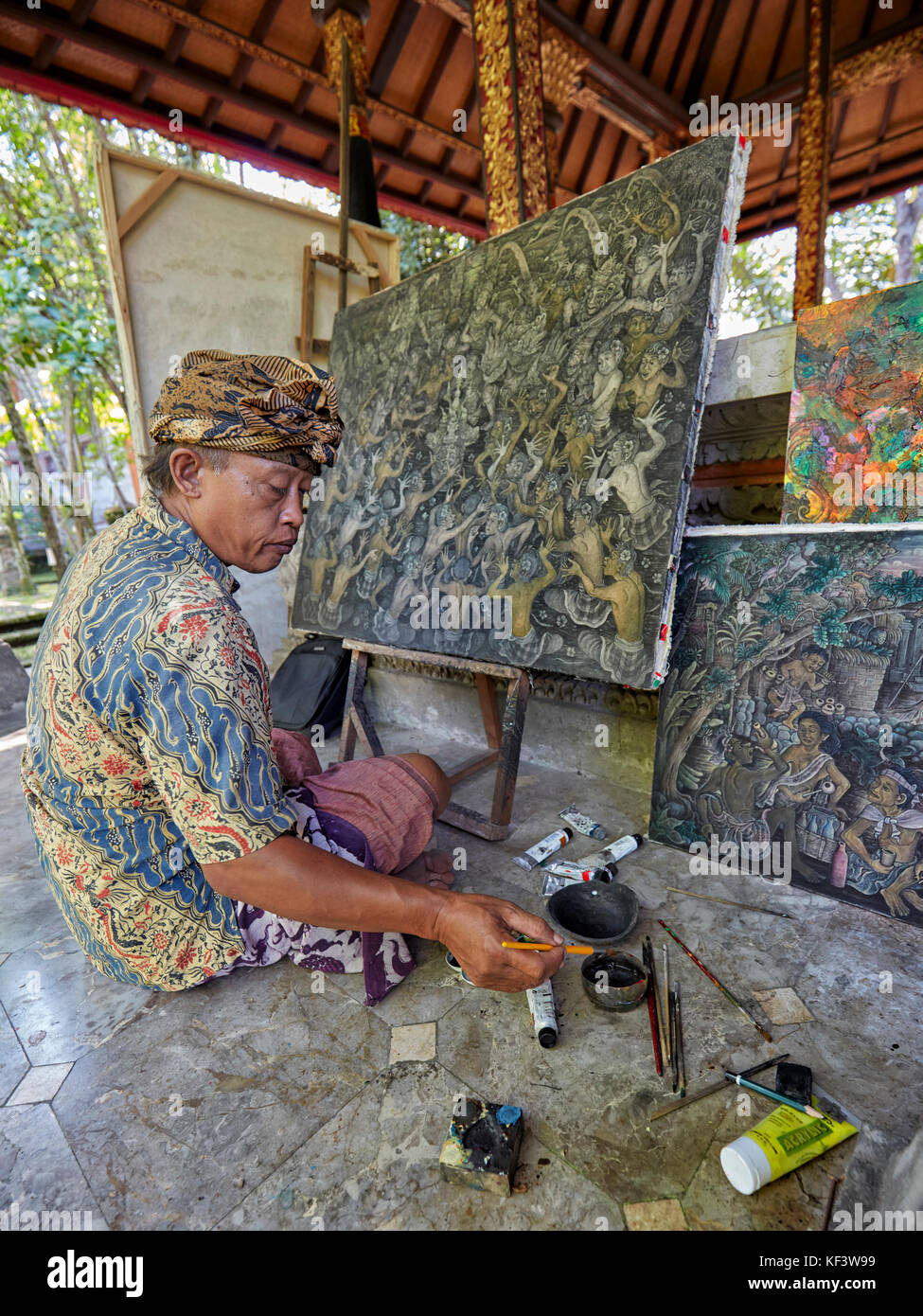 Balinese artist working at the Agung Rai Museum of Art (ARMA). Ubud, Bali, Indonesia. Stock Photo