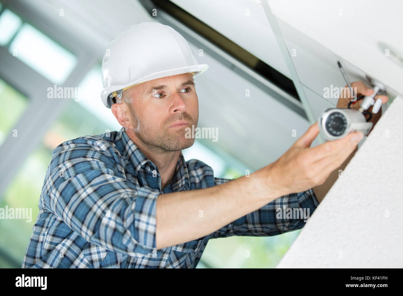 Engineer man working on cctv hi-res stock photography and images - Alamy