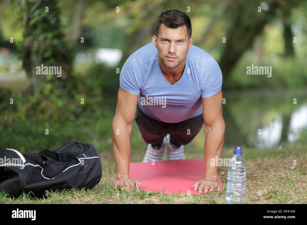 muscular young guy doing push-ups in park on lawn Stock Photo - Alamy