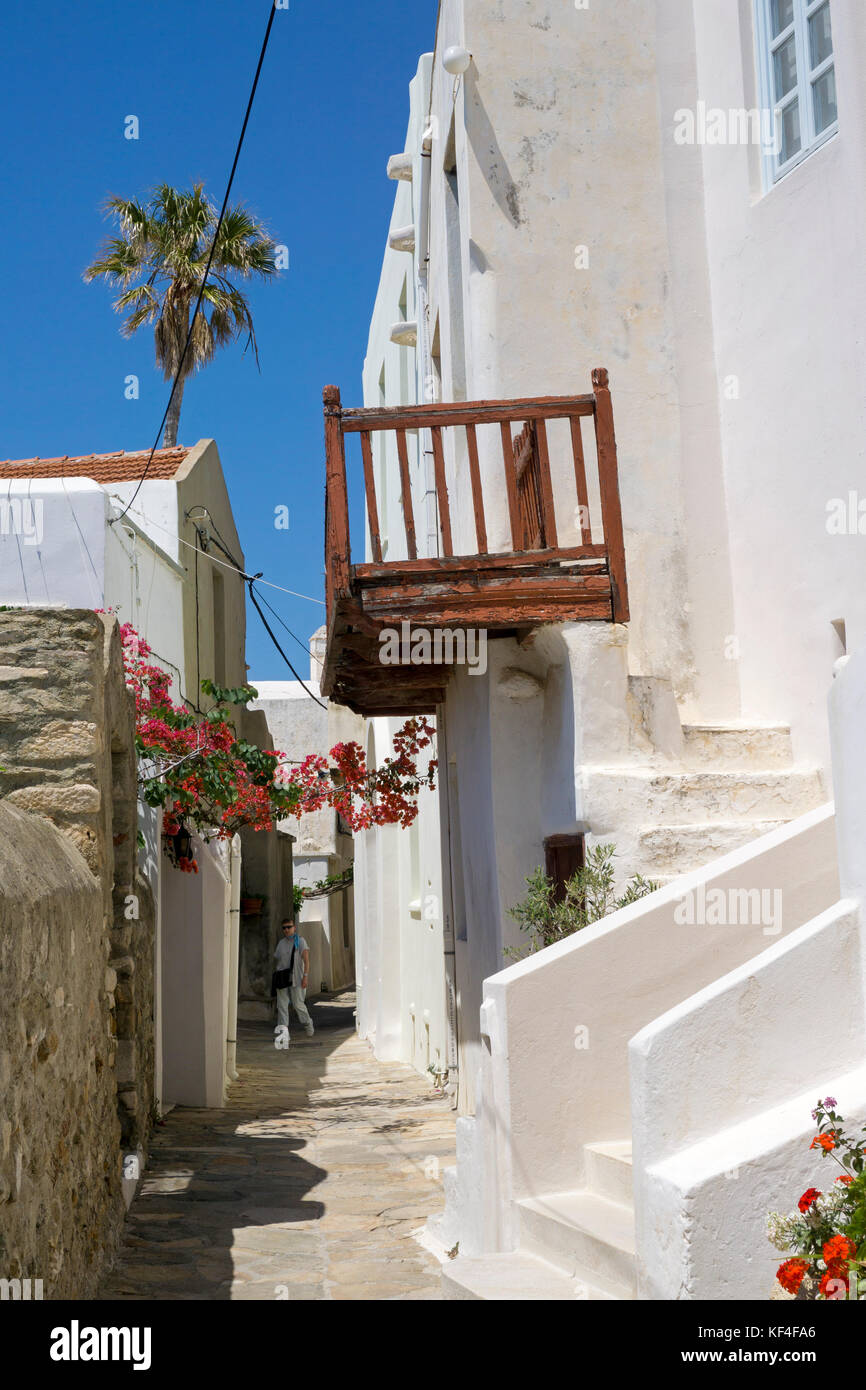 Schmucke Gasse in der Altstadt von Naxos-Stadt, Naxos, Kykladen, Aegaeis, Griechenland, Mittelmeer, Europa | Alley at the old town of Naxos, Cyclades, Stock Photo