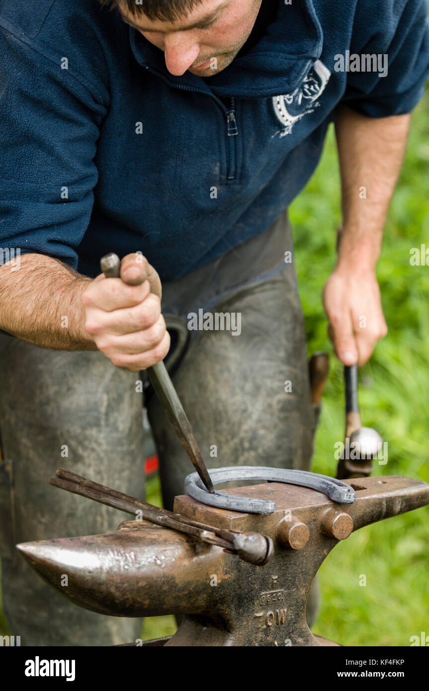 Blacksmith using anvil hires stock photography and images Alamy