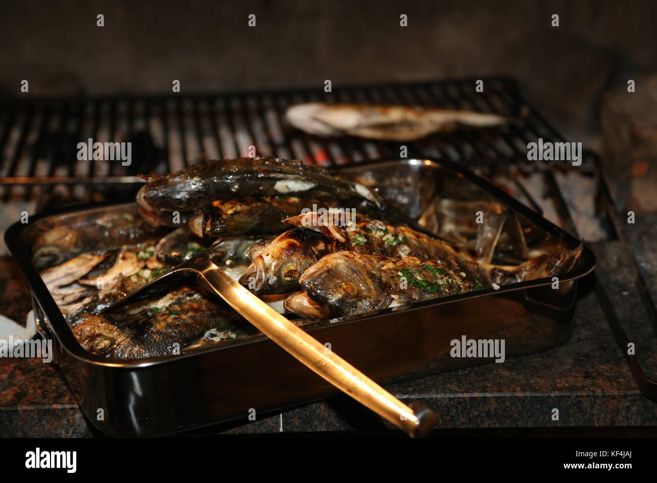 Fish grill / There are fish on the grill and grilled. An raw freshwater