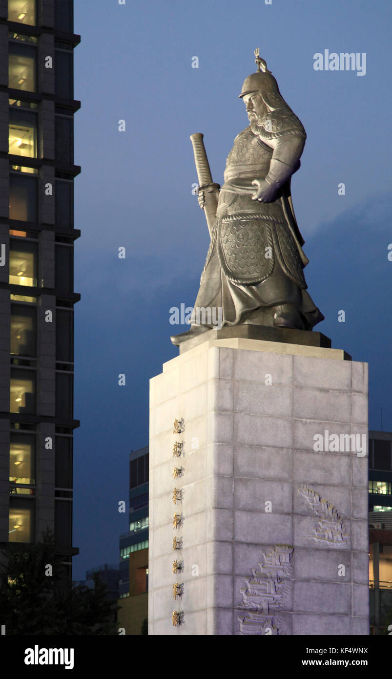 South Korea, Seoul, Admiral Yi Sunsin statue Stock Photo Alamy