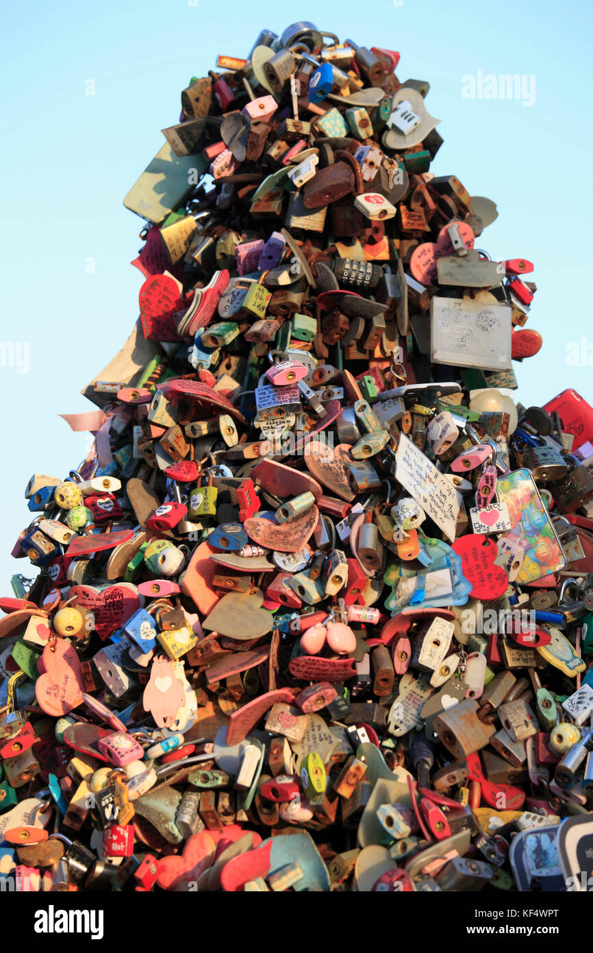 South Korea Seoul A Pile Of Lovers Padlocks Stock Photo Alamy