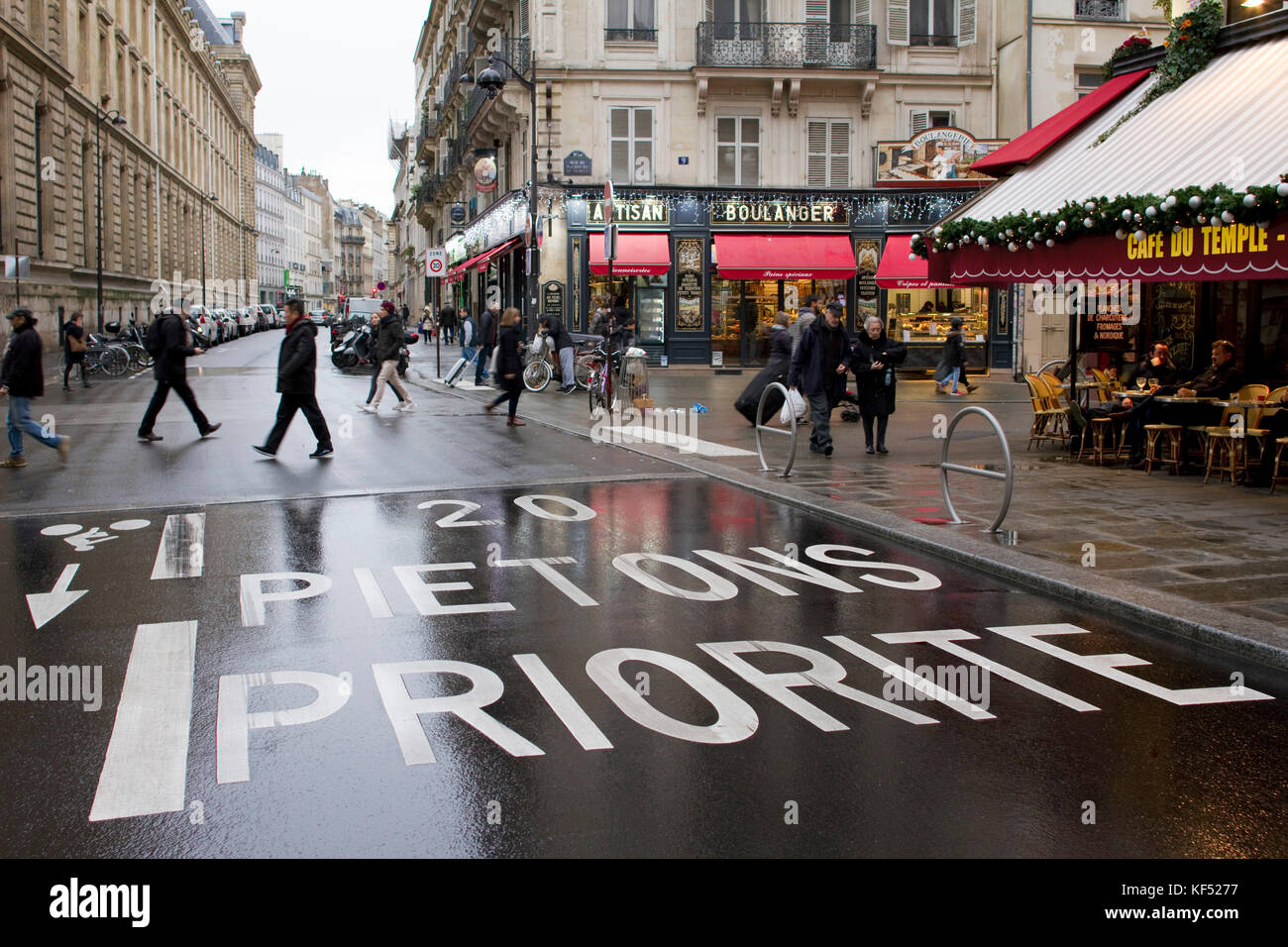France, Paris, pedestrian area in the rain Stock Photo - Alamy