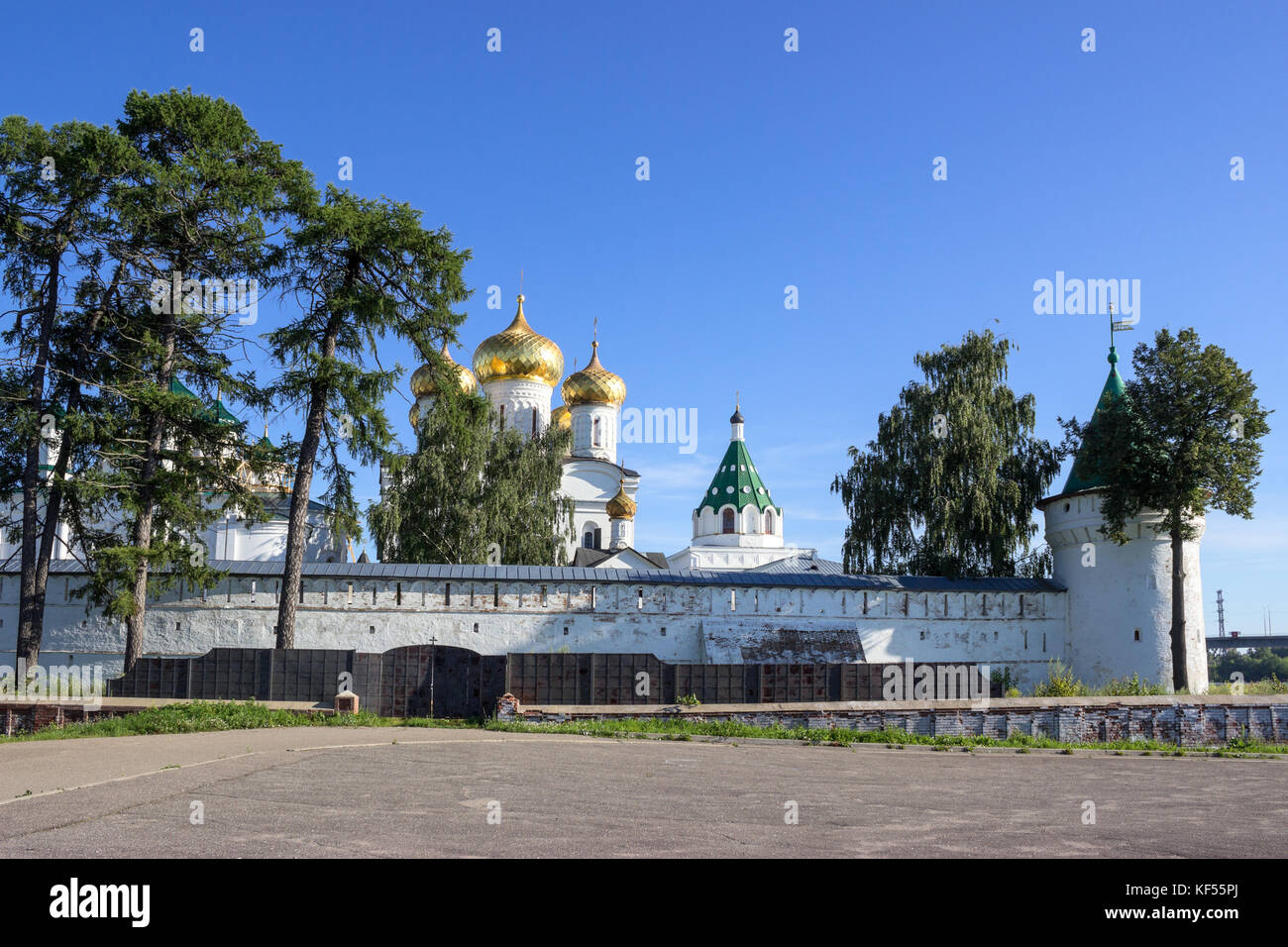 KOSTROMA, RUSSIA-JUN, 2017: Walls and buildings of the Ipatiev ...